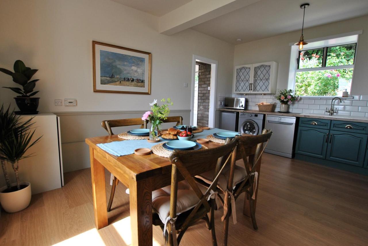 Clover Cottage Countryside Retreat With Sea Views 크레일 외부 사진