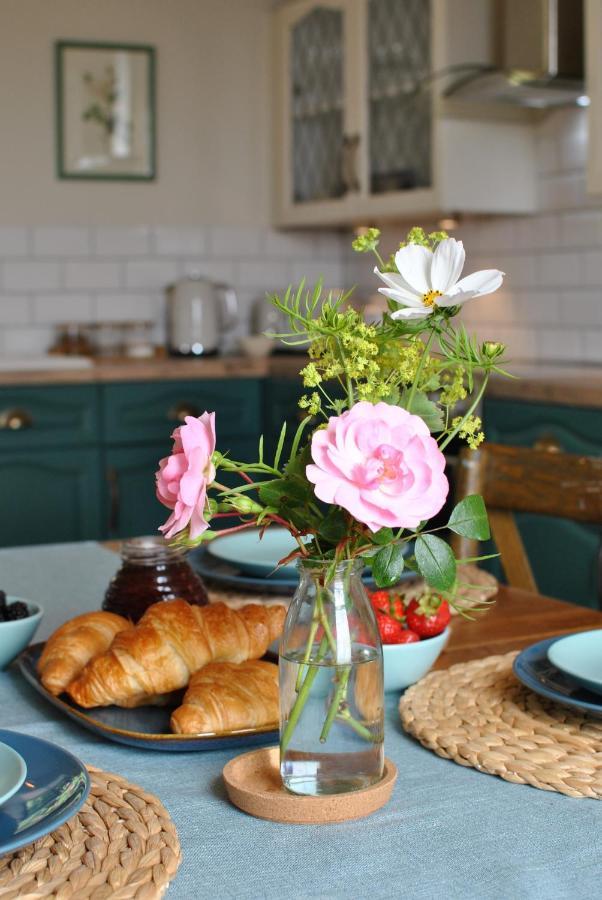 Clover Cottage Countryside Retreat With Sea Views 크레일 외부 사진