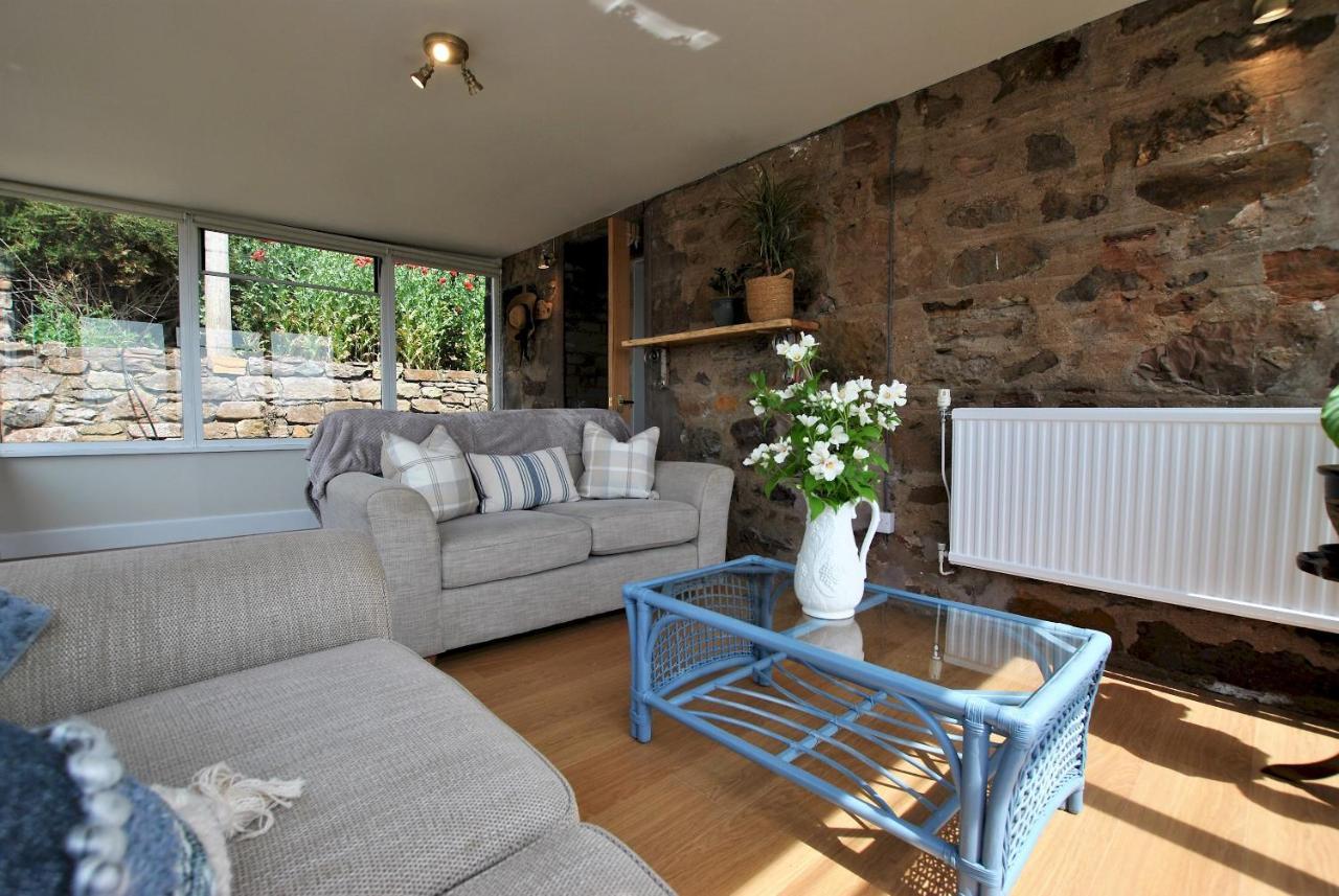 Clover Cottage Countryside Retreat With Sea Views 크레일 외부 사진